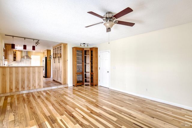 840 Sprucewood Ct, Petaluma, CA 94954
