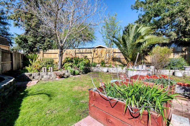 840 Sprucewood Ct, Petaluma, CA 94954