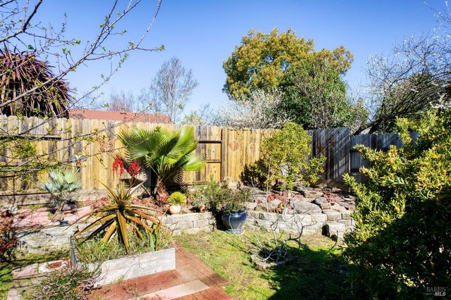 840 Sprucewood Ct, Petaluma, CA 94954