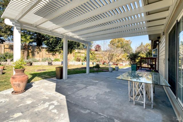 840 Sprucewood Ct, Petaluma, CA 94954