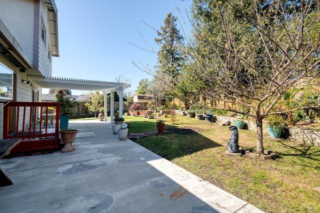 840 Sprucewood Ct, Petaluma, CA 94954