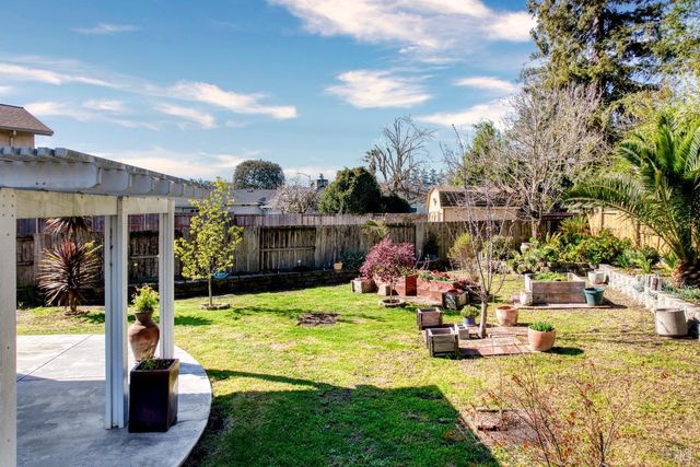 840 Sprucewood Ct, Petaluma, CA 94954
