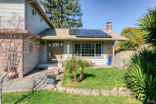 840 Sprucewood Ct, Petaluma, CA 94954