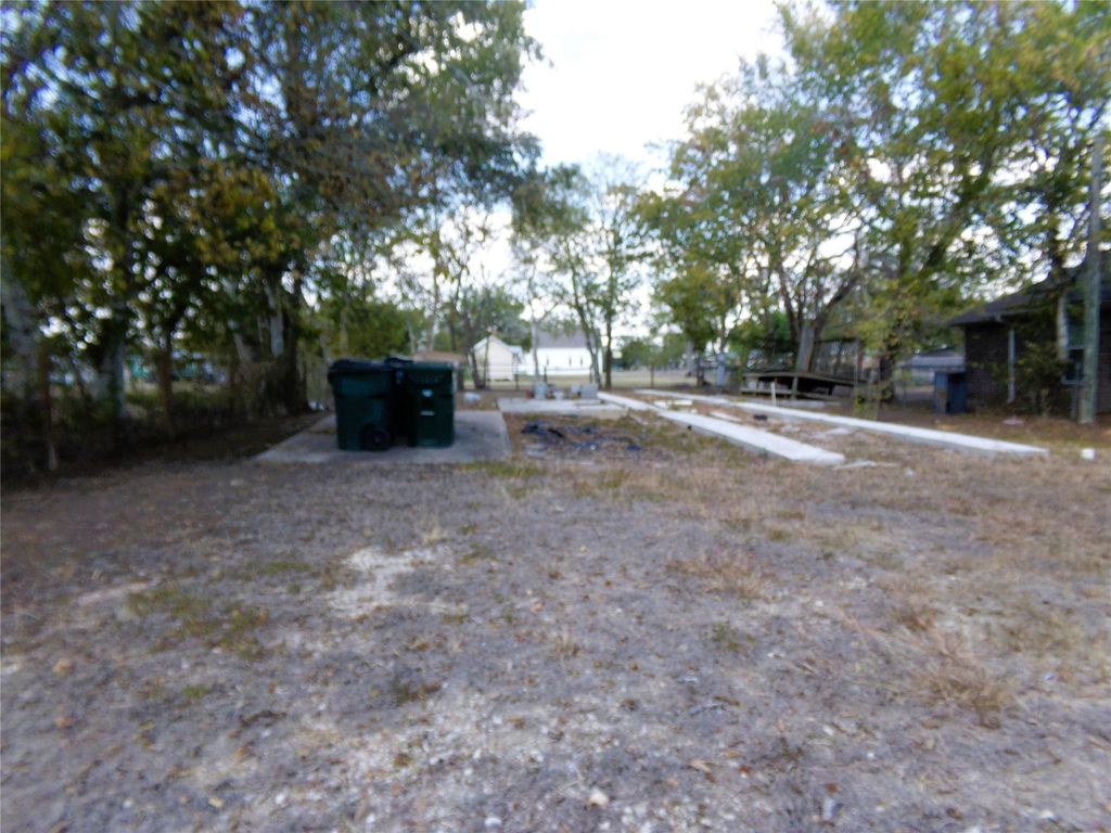 409 E Post Office Street, Weimar, TX 78962