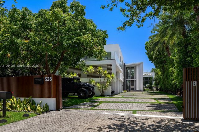 528 Lakeview Ct, Miami Beach, FL 33140
