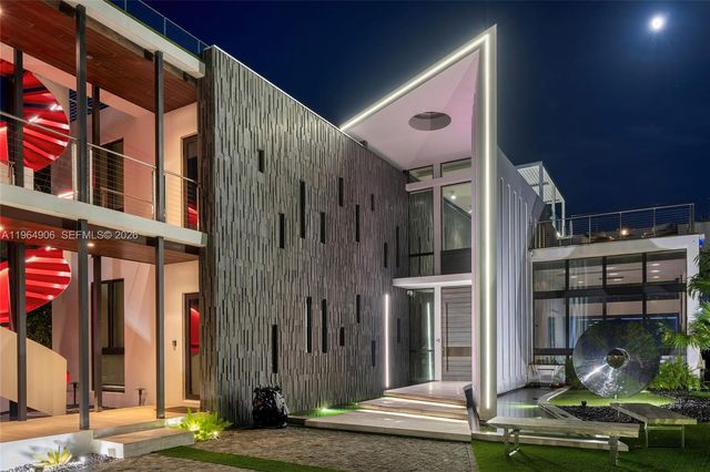 528 Lakeview Ct, Miami Beach, FL 33140