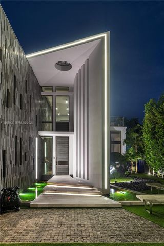 528 Lakeview Ct, Miami Beach, FL 33140