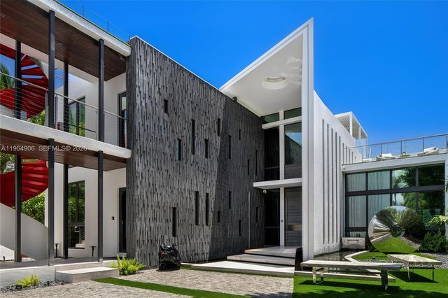 528 Lakeview Ct, Miami Beach, FL 33140