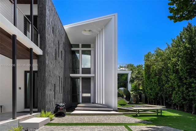 528 Lakeview Ct, Miami Beach, FL 33140