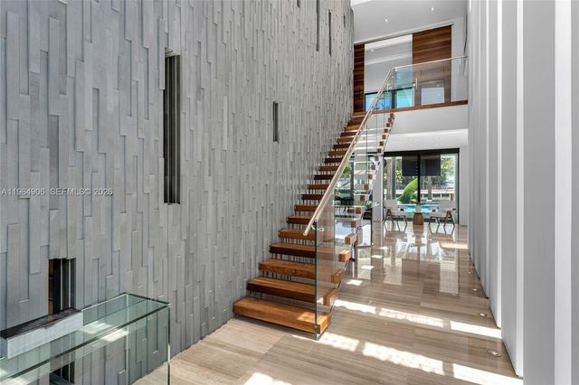 528 Lakeview Ct, Miami Beach, FL 33140