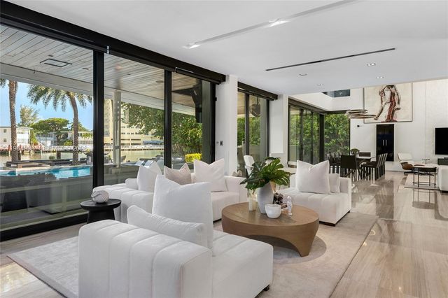 528 Lakeview Ct, Miami Beach, FL 33140