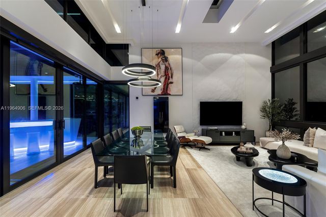 528 Lakeview Ct, Miami Beach, FL 33140