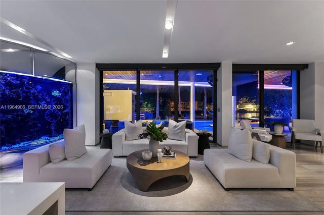 528 Lakeview Ct, Miami Beach, FL 33140