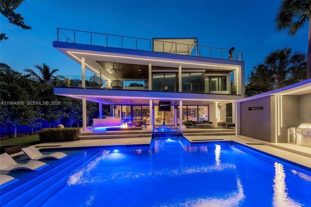 528 Lakeview Ct, Miami Beach, FL 33140