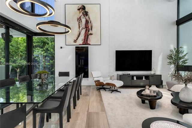 528 Lakeview Ct, Miami Beach, FL 33140