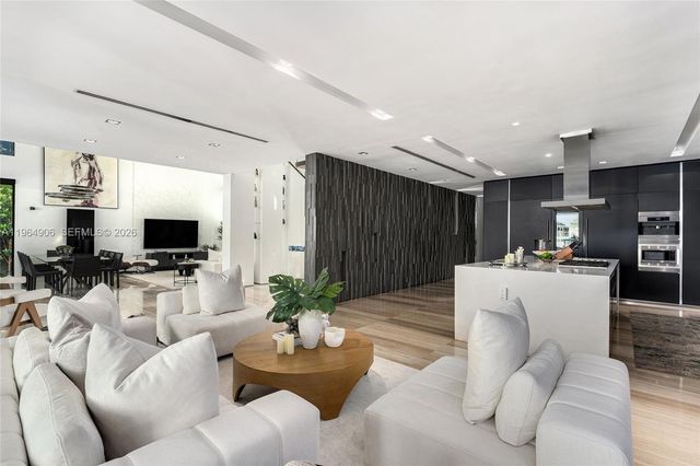 528 Lakeview Ct, Miami Beach, FL 33140