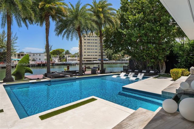 528 Lakeview Ct, Miami Beach, FL 33140