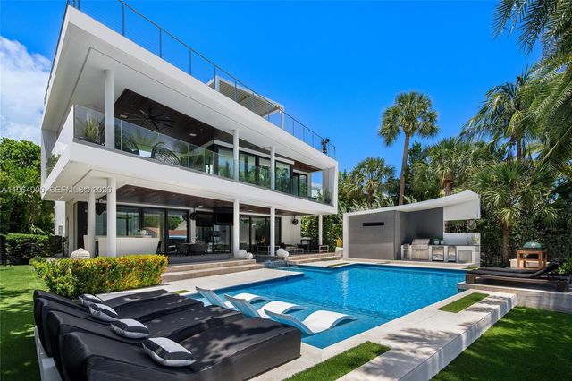 528 Lakeview Ct, Miami Beach, FL 33140