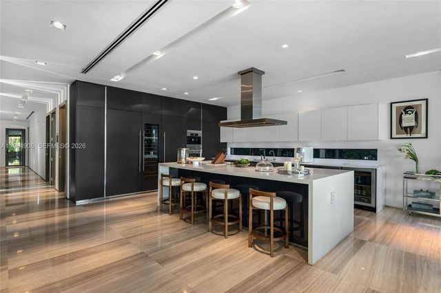 528 Lakeview Ct, Miami Beach, FL 33140