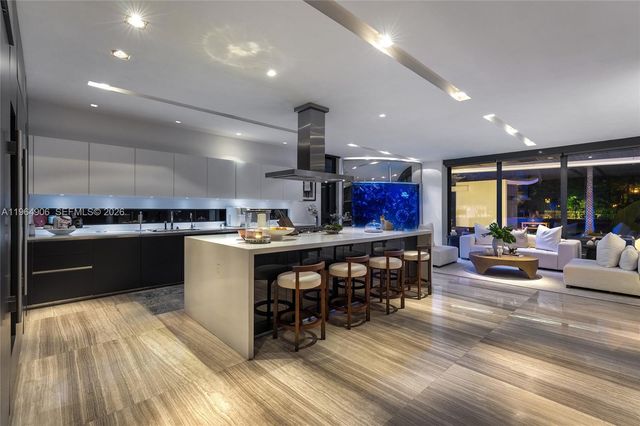 528 Lakeview Ct, Miami Beach, FL 33140