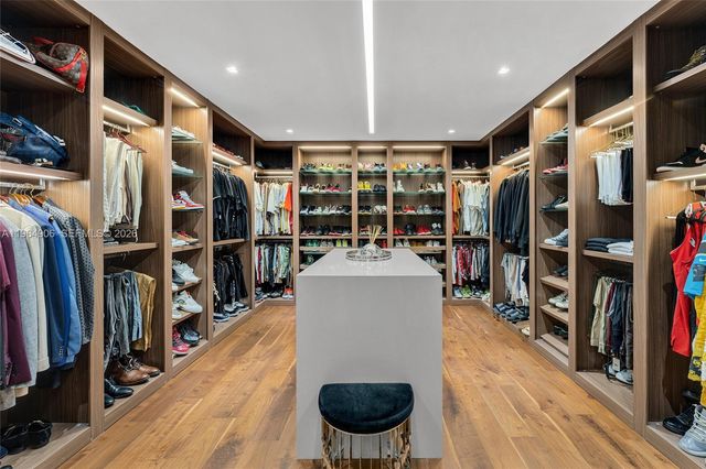 528 Lakeview Ct, Miami Beach, FL 33140