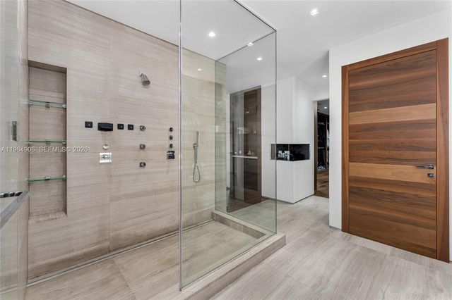 528 Lakeview Ct, Miami Beach, FL 33140