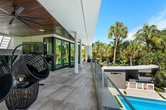 528 Lakeview Ct, Miami Beach, FL 33140