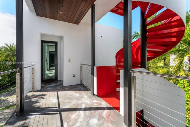 528 Lakeview Ct, Miami Beach, FL 33140