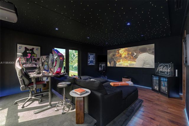 528 Lakeview Ct, Miami Beach, FL 33140