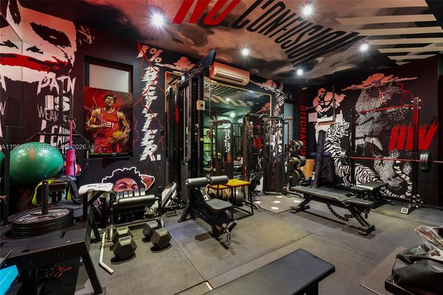 528 Lakeview Ct, Miami Beach, FL 33140