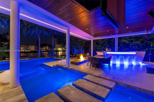 528 Lakeview Ct, Miami Beach, FL 33140