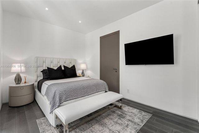 528 Lakeview Ct, Miami Beach, FL 33140