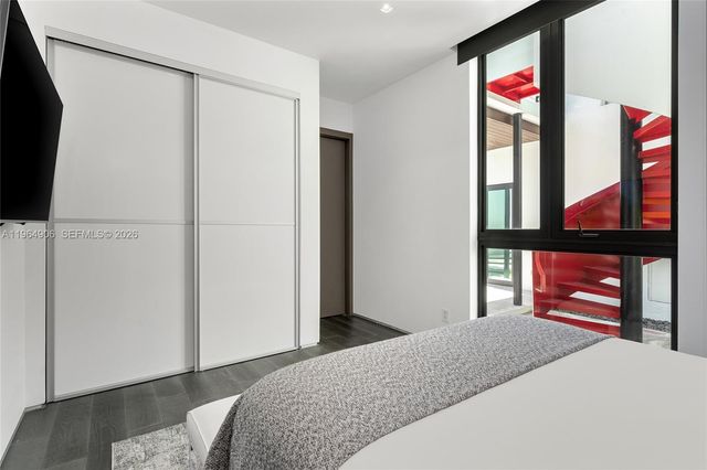 528 Lakeview Ct, Miami Beach, FL 33140