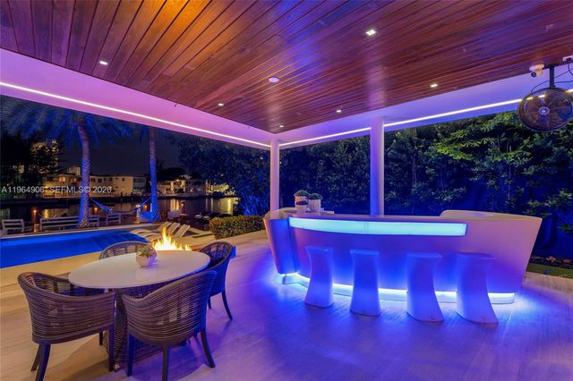 528 Lakeview Ct, Miami Beach, FL 33140