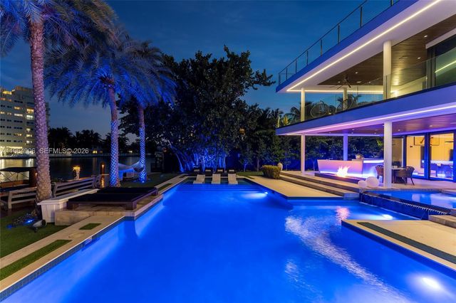 528 Lakeview Ct, Miami Beach, FL 33140