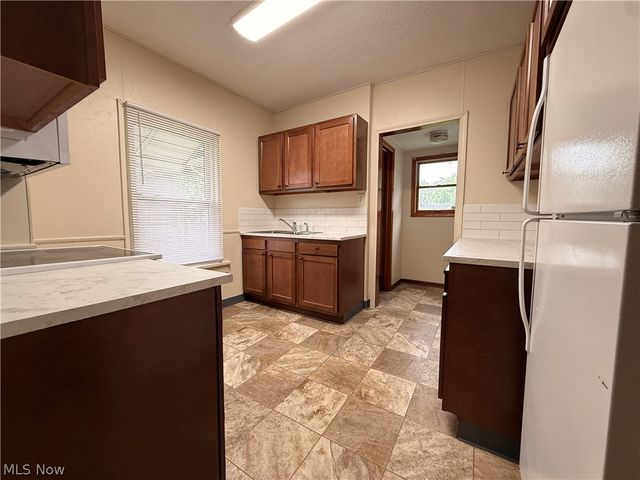 13 Burton Avenue NW, Massillon, OH 44646