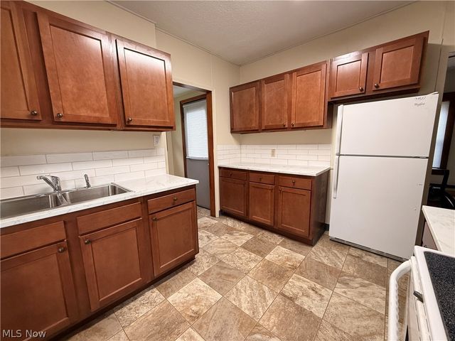 13 Burton Avenue NW, Massillon, OH 44646