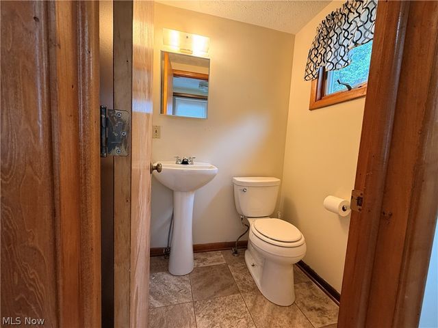 13 Burton Avenue NW, Massillon, OH 44646