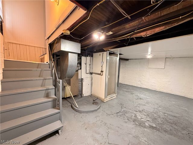 13 Burton Avenue NW, Massillon, OH 44646