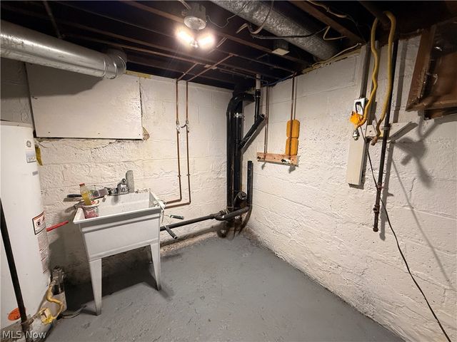 13 Burton Avenue NW, Massillon, OH 44646