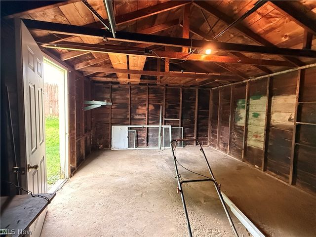 13 Burton Avenue NW, Massillon, OH 44646