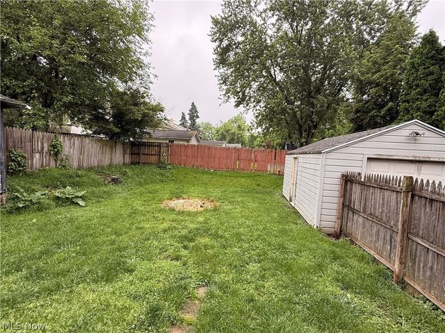 13 Burton Avenue NW, Massillon, OH 44646