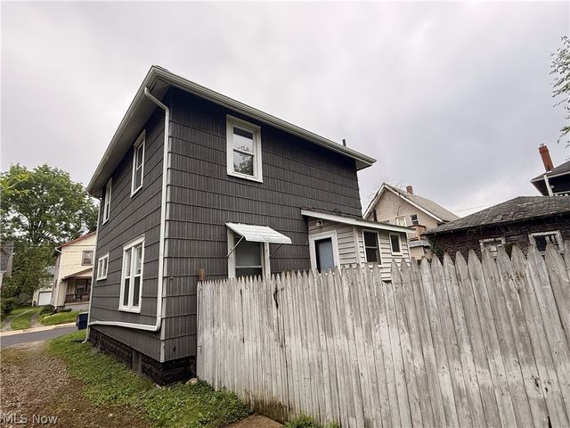 13 Burton Avenue NW, Massillon, OH 44646