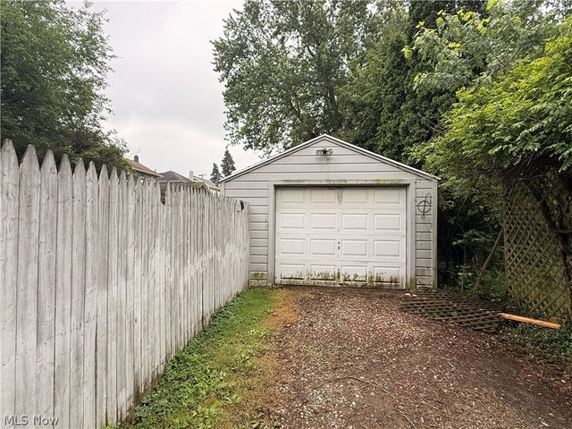 13 Burton Avenue NW, Massillon, OH 44646
