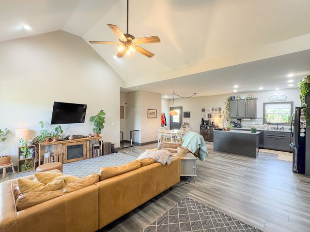 1828 Old Highway 52, Lafayette, TN 37083
