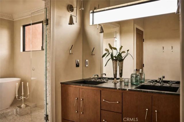 3761 Glenalbyn, Los Angeles, CA 90065