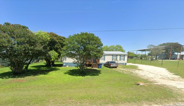 136 CREEKWAY LN, Seguin, TX 78155