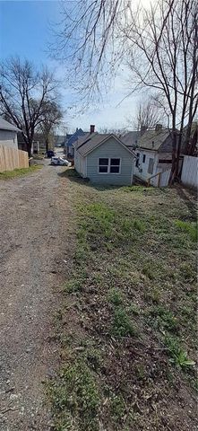 2110 N 2nd Street, St Joseph, MO 64505