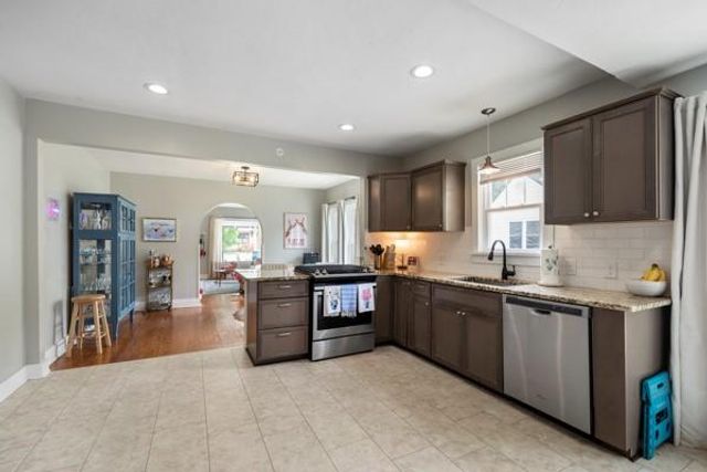 1127 W Symmes Street, Norman, OK 73069