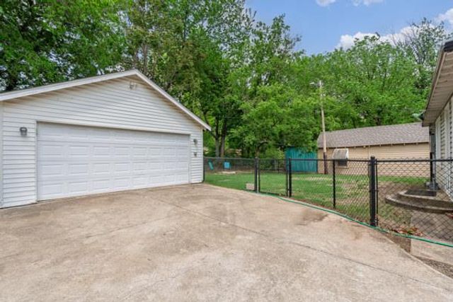 1127 W Symmes Street, Norman, OK 73069